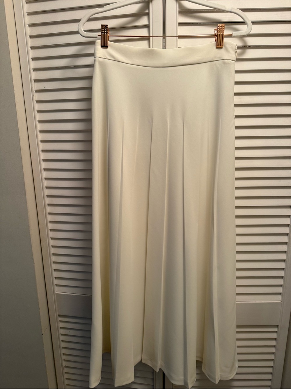 Luisa Spagnoli Elegant Cream Maxi Skirt - Flowing A-Line Design. Never worn